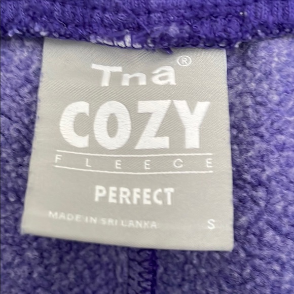 Woman’s TNA Aritzia joggers - Picture 4 of 4